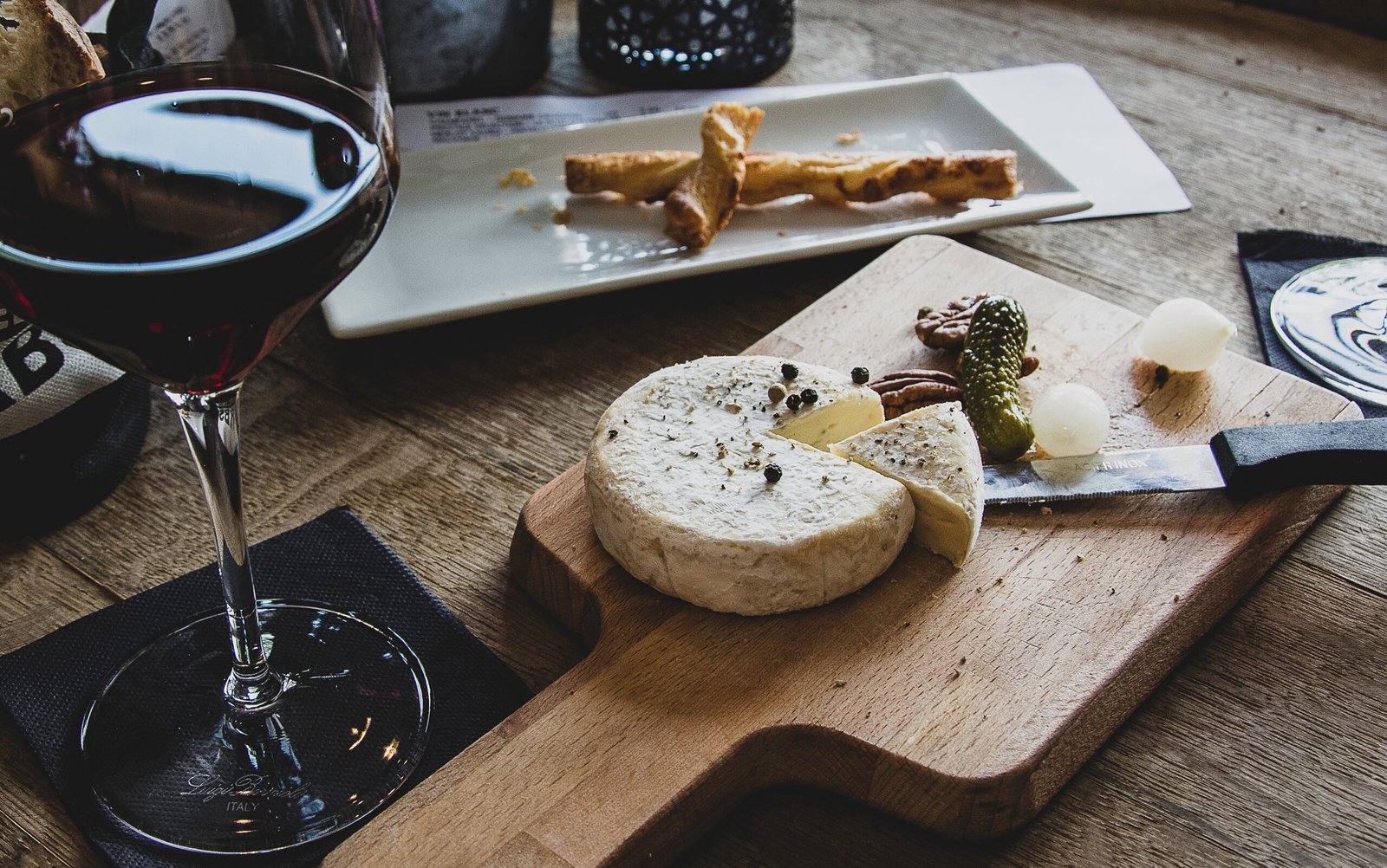 Where to Buy the Perfect Wine and Cheese Baskets Online?